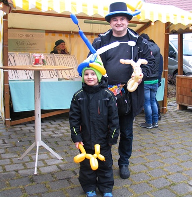 Weihnachtsmarkt Luftballonkuenstler 2IMG 0026